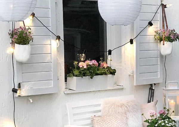 9 Gorgeous Ways to Decorate Your Outdoor Space With String Lights