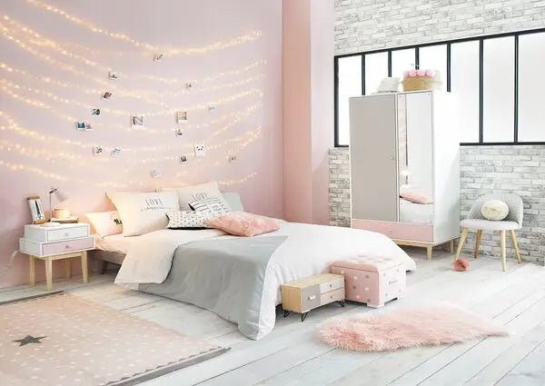 How to Decorate the Walls and Floor of A Teenager Girl's Bedroom